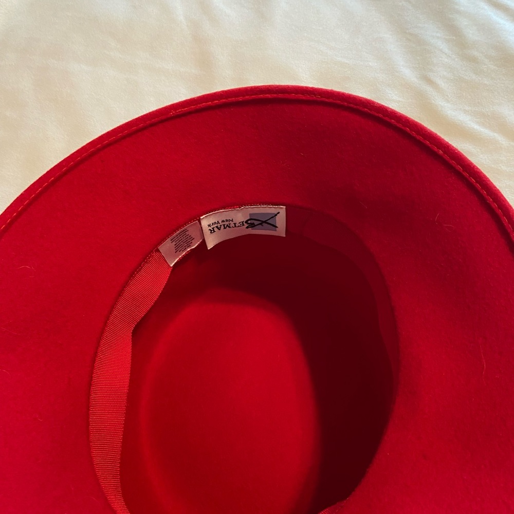 Braemar red felt hat good condition